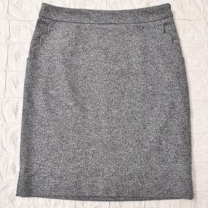 Grey skirt with scalloped pockets, 41 Hawthorne, size S